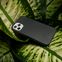 Carica l'immagine nel visualizzatore di Gallery, Custodia iNature iPhone 12/12 Pro - Verde Foresta